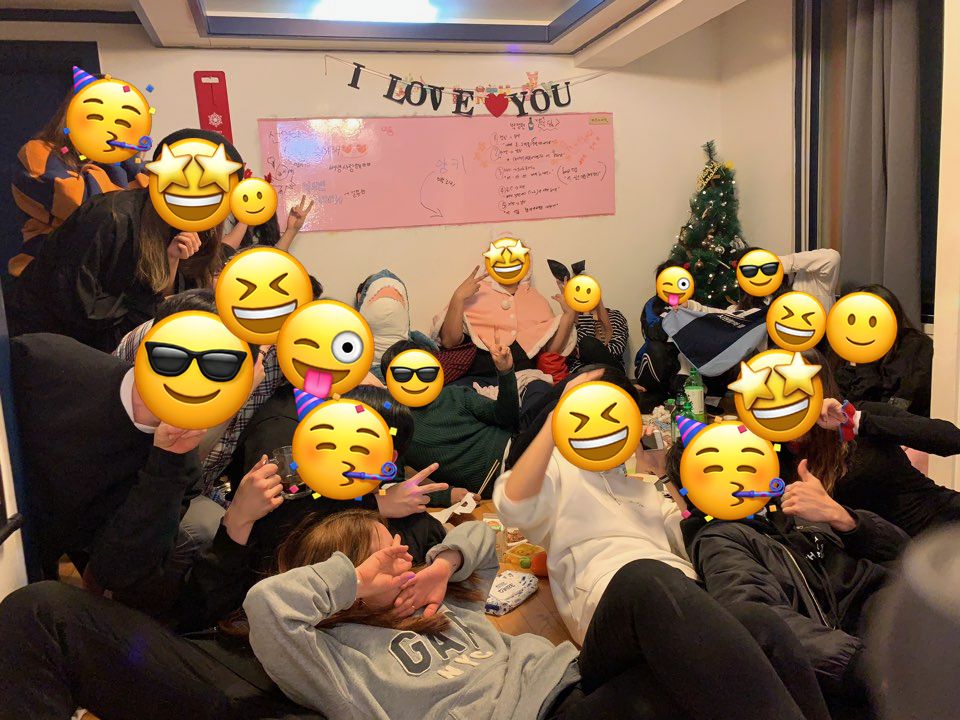 지난 아무사람대잔치 — 거실이 꽉 찼던 밤