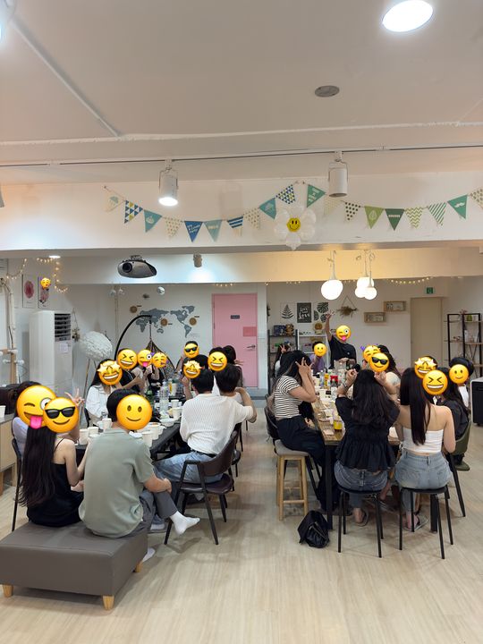 지난 아무사람대잔치 — 조는 흩어져 앉기