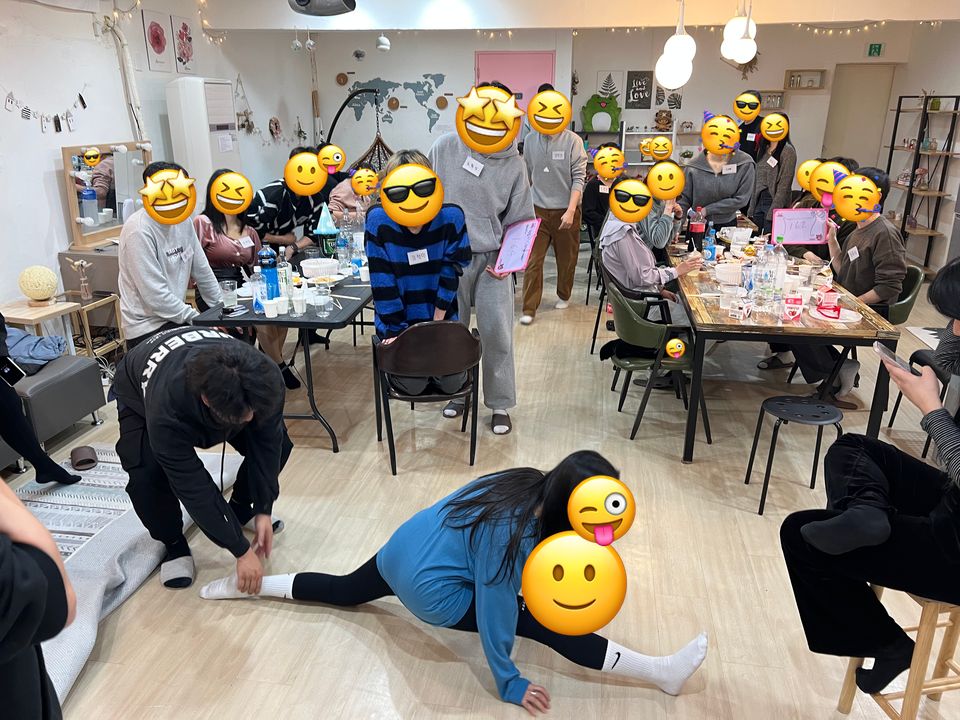 지난 아무사람대잔치 — 어색함 녹이는 중
