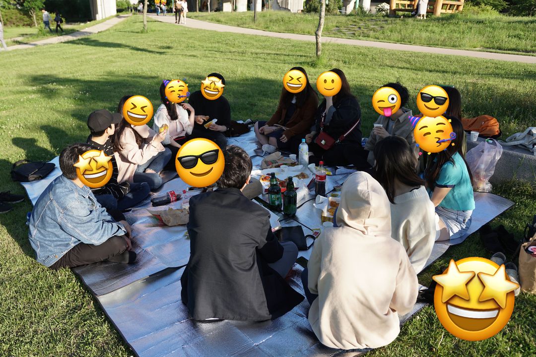 지난 아무사람대잔치 — 잔디밭 편
